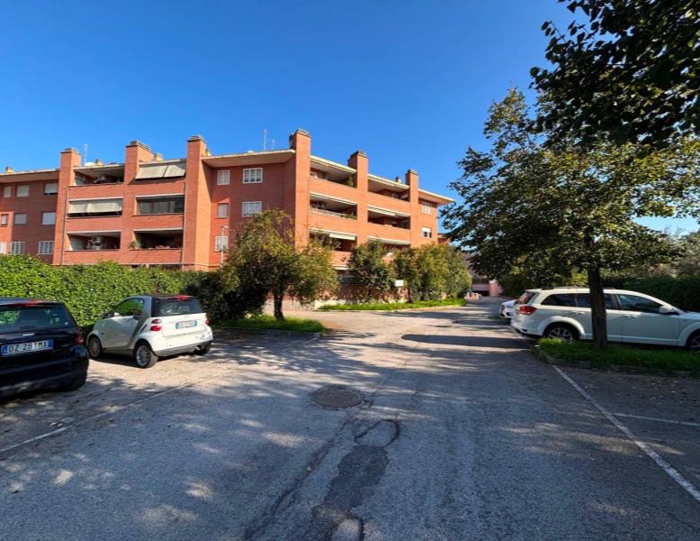 appartamento in vendita a Roma in zona Torre Angela