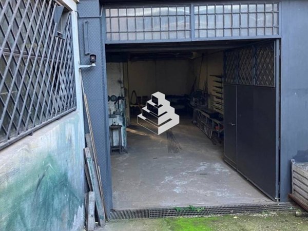 negozio in vendita a Roma in zona Casal Morena