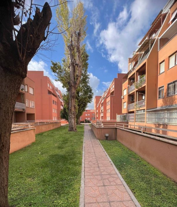 appartamento in vendita a Roma in zona Ardeatino