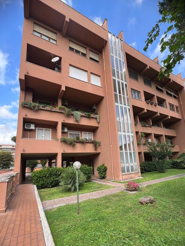 appartamento in vendita a Roma in zona Ardeatino