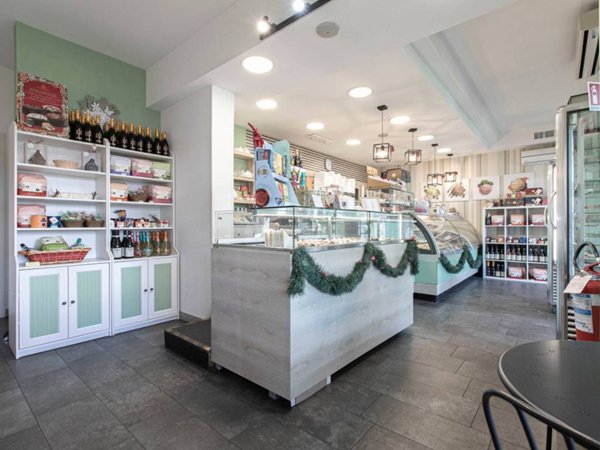 negozio in vendita a Roma in zona Axa