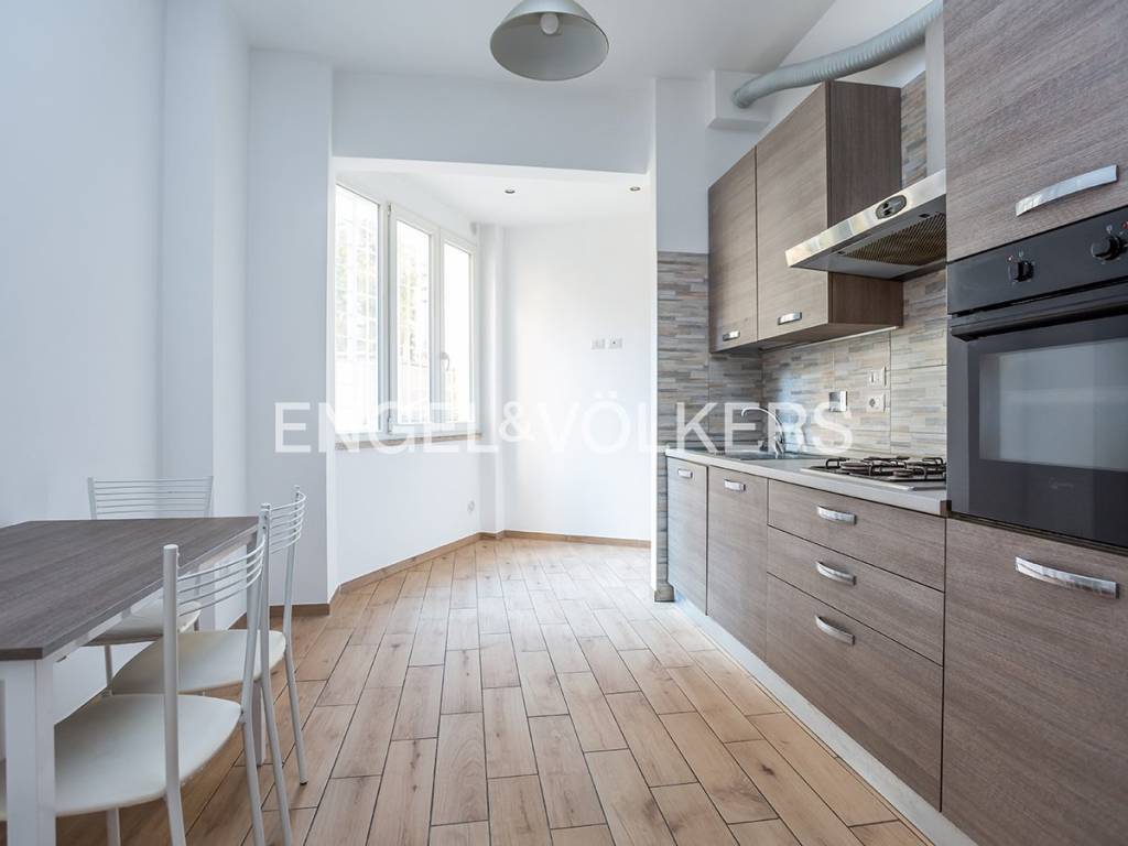 appartamento in vendita a Roma in zona Ostiense