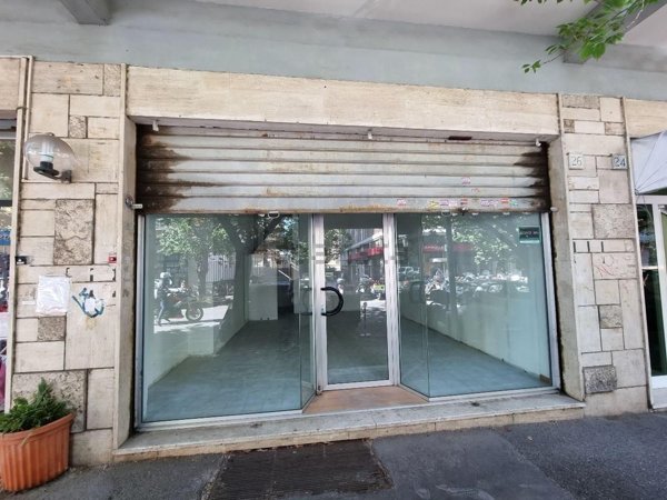 locale commerciale in vendita a Roma in zona Ardeatino
