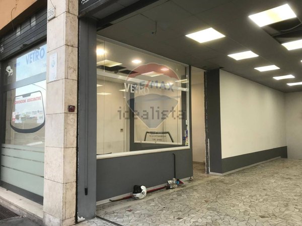 locale commerciale in vendita a Roma in zona Collatino