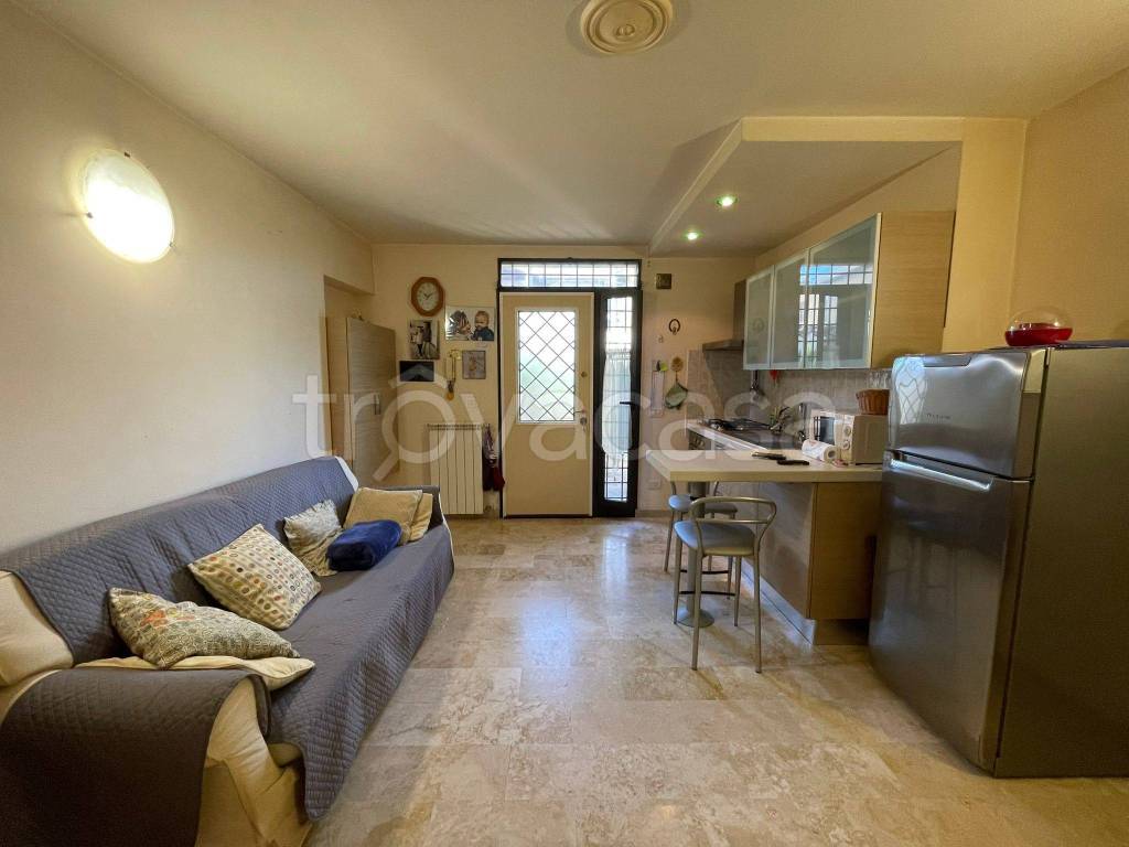 appartamento in vendita a Roma in zona Ostia Antica