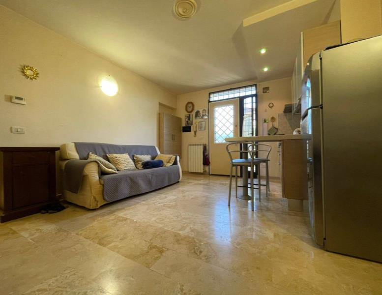 appartamento in vendita a Roma in zona Ostia Antica