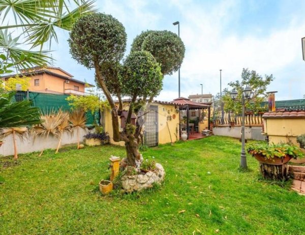 appartamento in vendita a Roma in zona Castelverde