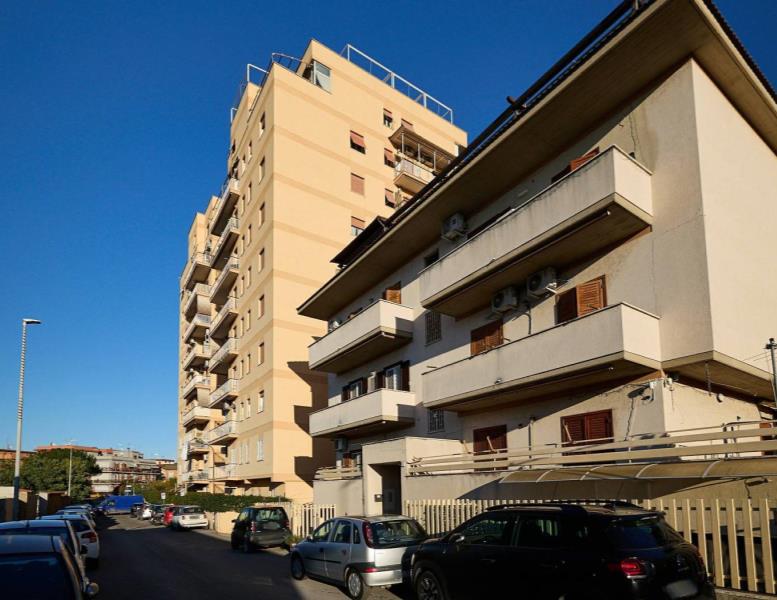 appartamento in vendita a Roma in zona Torre Angela