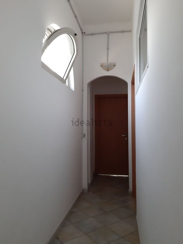 locale commerciale in vendita a Roma in zona Acilia