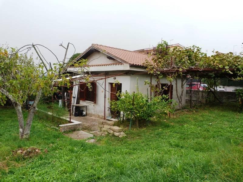 casa indipendente in vendita a Roma in zona Valle Muricana
