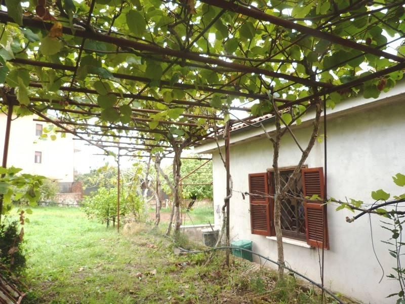 casa indipendente in vendita a Roma in zona Valle Muricana