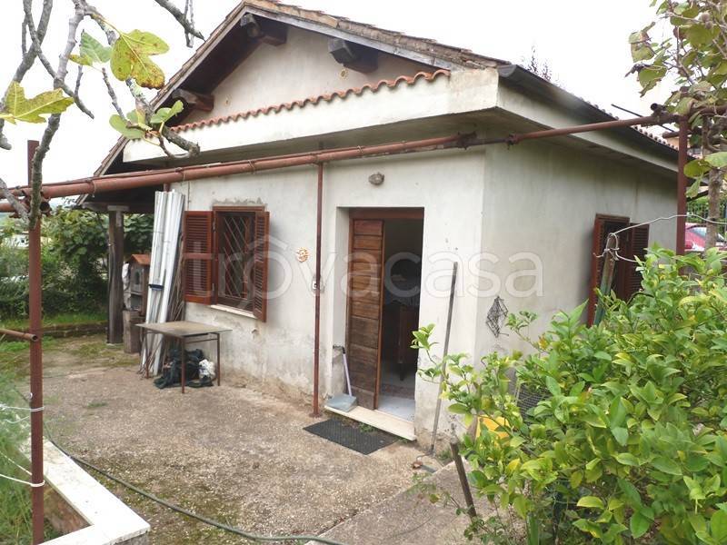 casa indipendente in vendita a Roma in zona Valle Muricana