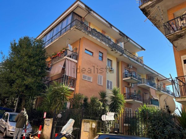 appartamento in vendita a Roma in zona Tor di Quinto