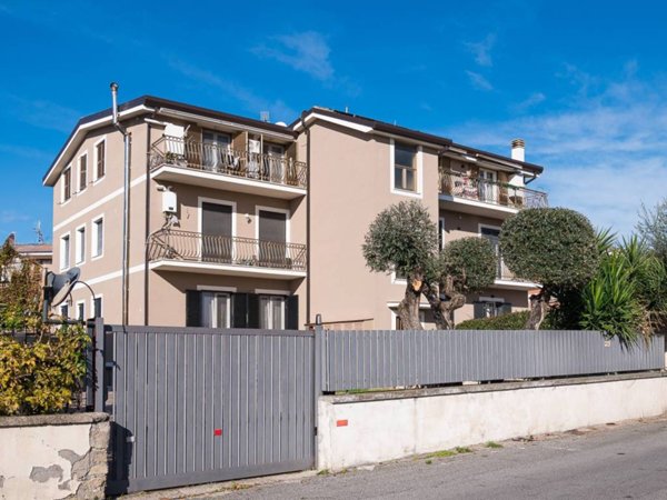 appartamento in vendita a Roma in zona Case Rosse