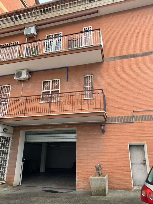 locale di sgombero in vendita a Roma in zona Casal Boccone