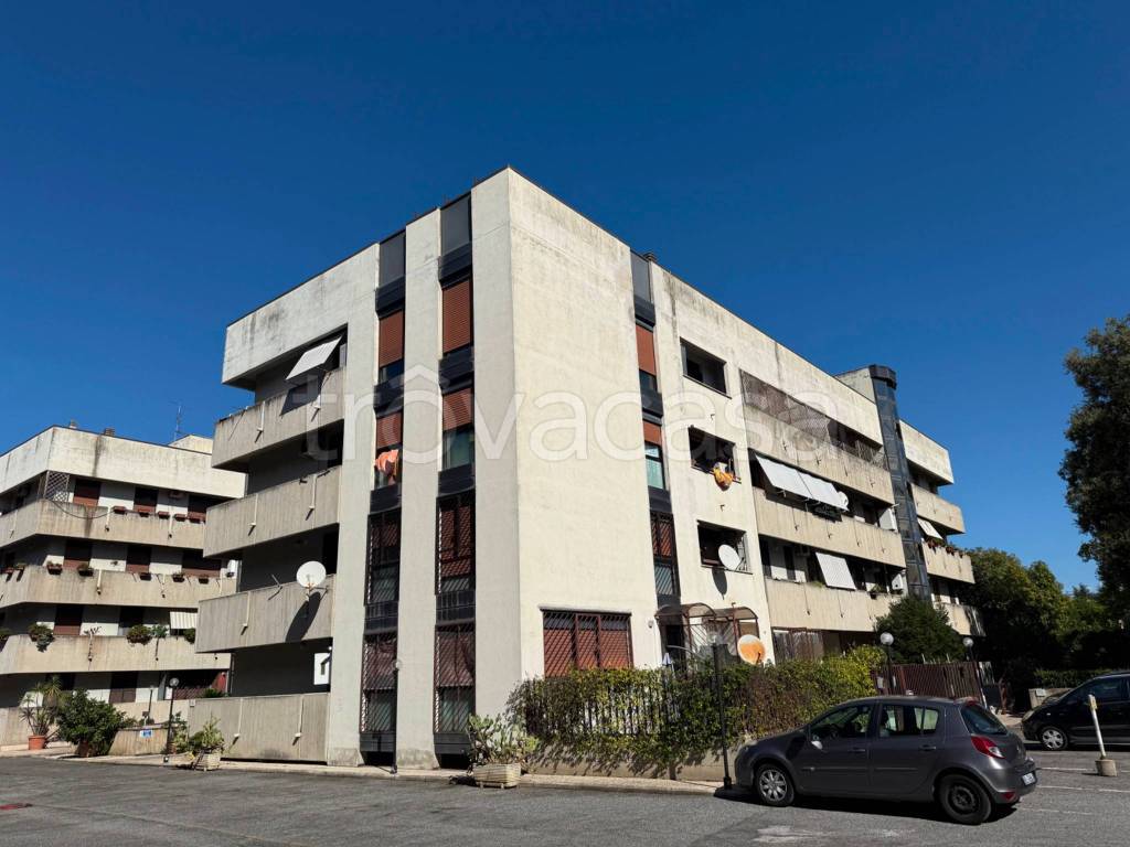 appartamento in vendita a Roma in zona Mostacciano