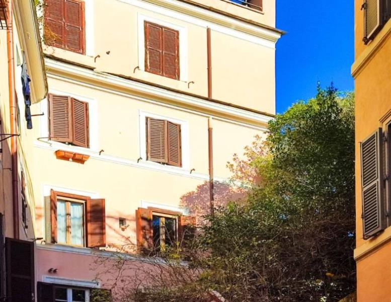 appartamento in vendita a Roma in zona Rione Monti/Campitelli