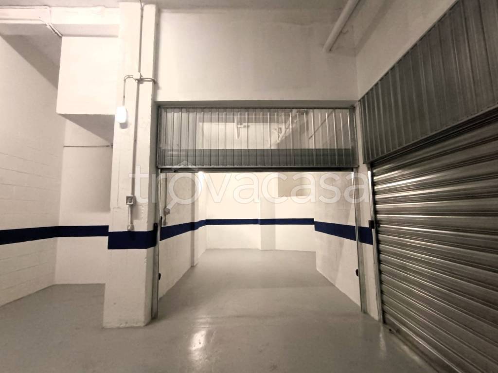 negozio in vendita a Roma in zona Tuscolano