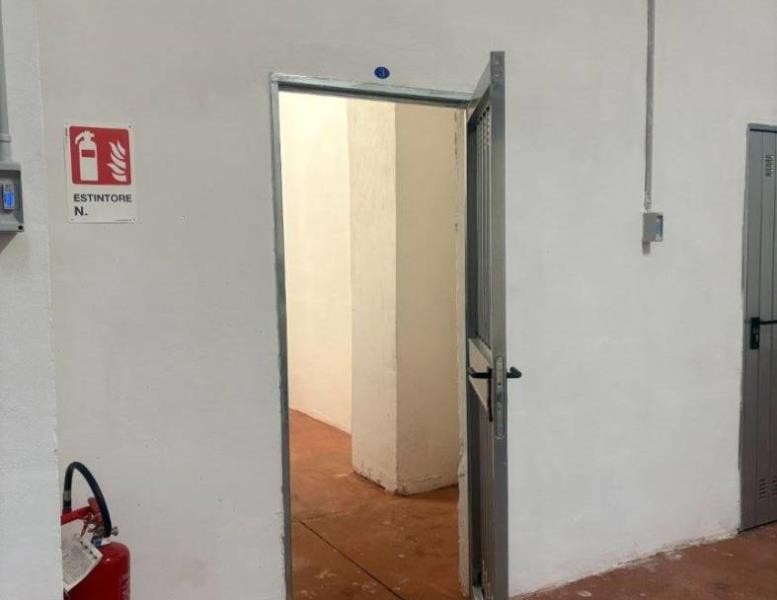 locale di sgombero in vendita a Roma in zona Torre Spaccata