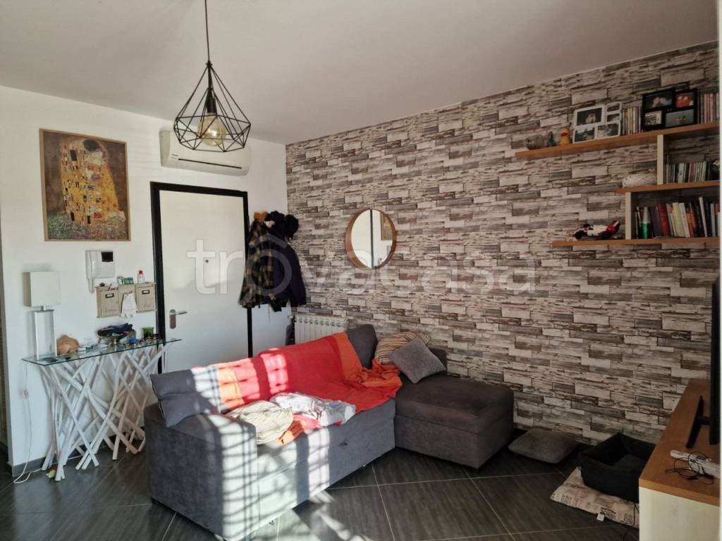 appartamento in vendita a Roma in zona Valle Santa