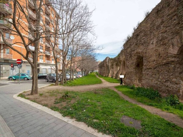 negozio in vendita a Roma in zona Prenestino-Centocelle