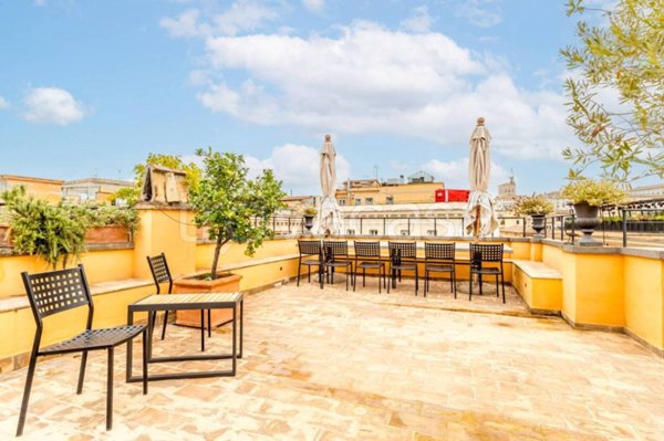 appartamento in vendita a Roma in zona Trevi-Colonna