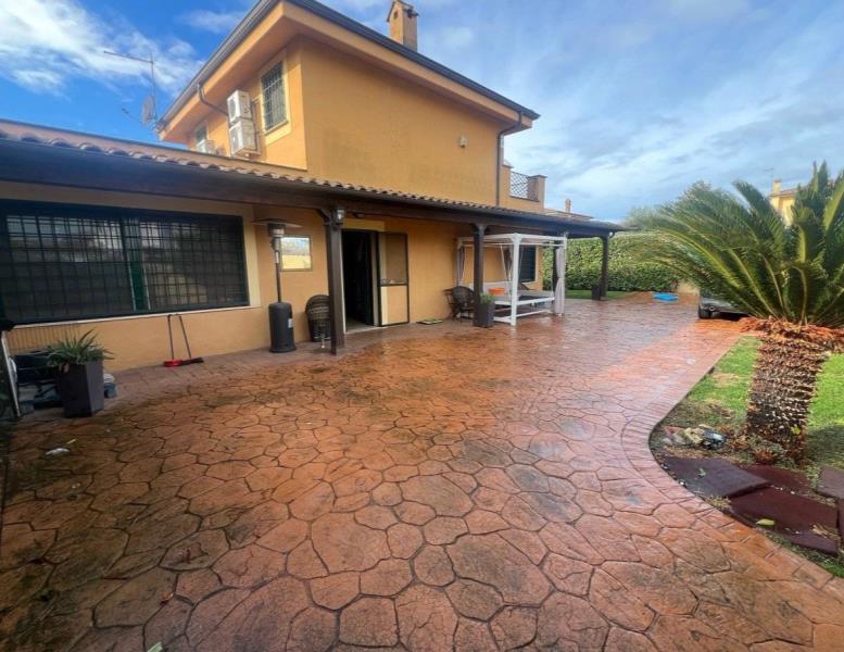 casa indipendente in vendita a Roma in zona Ponte di Nona