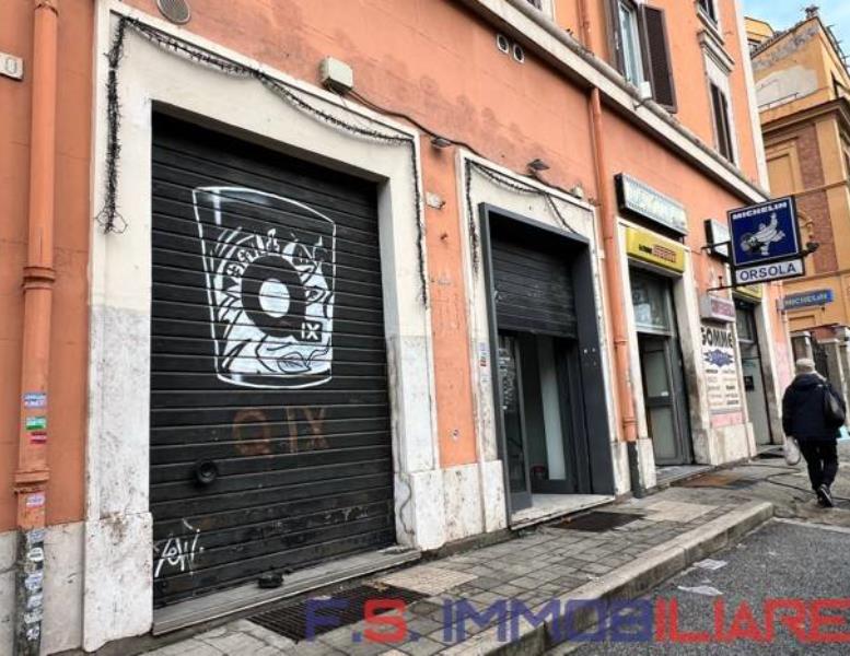 negozio in vendita a Roma in zona Appio Latino