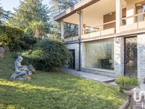 casa indipendente in vendita a Roma in zona Mostacciano