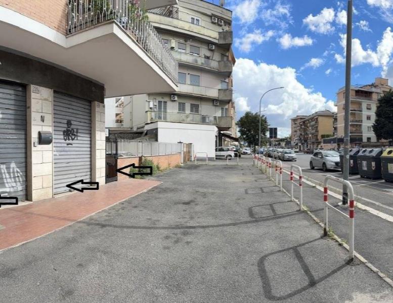 locale commerciale in vendita a Roma