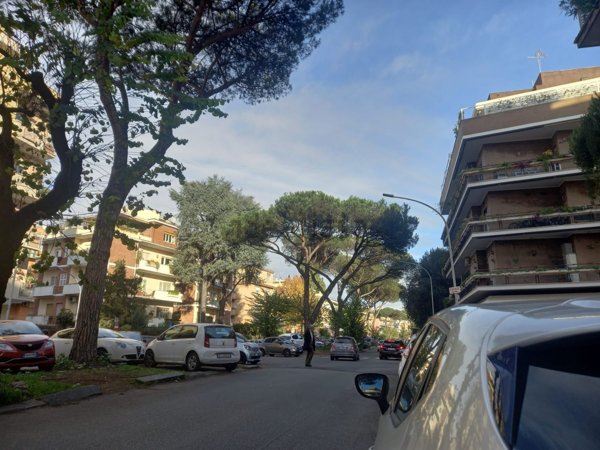 negozio in vendita a Roma in zona Ardeatino