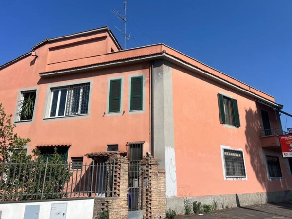 negozio in vendita a Roma in zona Appio Latino