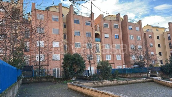appartamento in vendita a Roma in zona Castelverde