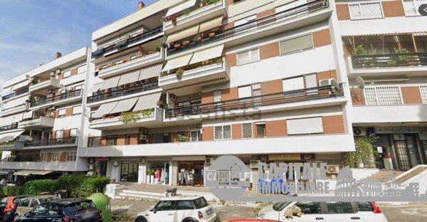 locale commerciale in vendita a Roma in zona Mostacciano