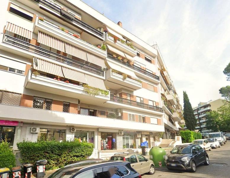 negozio in vendita a Roma in zona Mostacciano