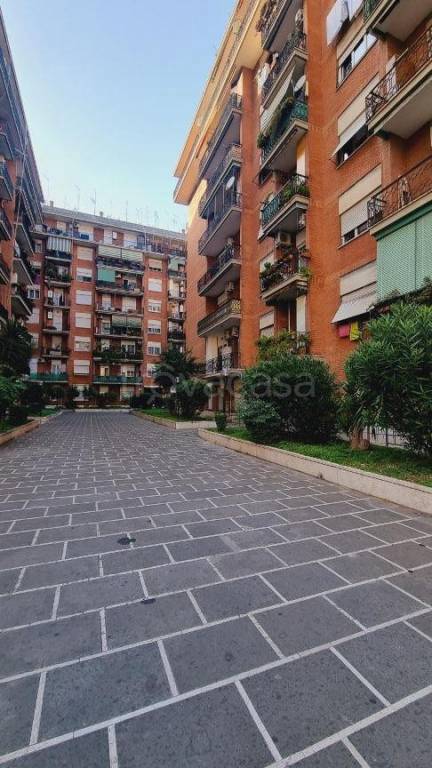 appartamento in vendita a Roma in zona Cinecittà