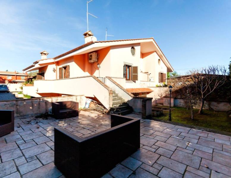 casa indipendente in vendita a Roma in zona Infernetto