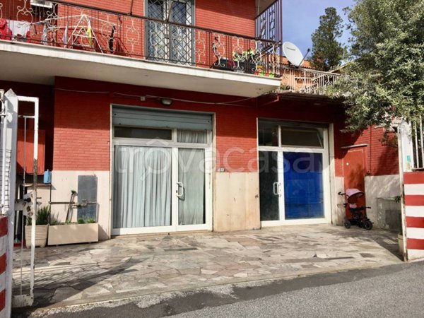 negozio in vendita a Roma in zona La Pisana