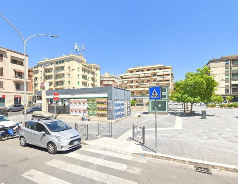 locale commerciale in vendita a Roma in zona Prenestino-Centocelle