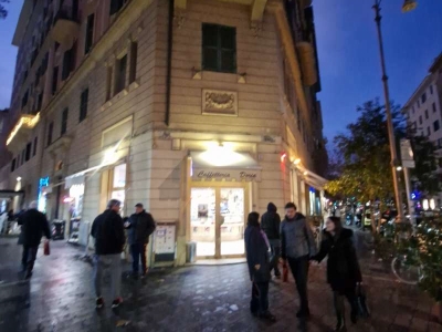 negozio in vendita a Roma in zona Rione Prati