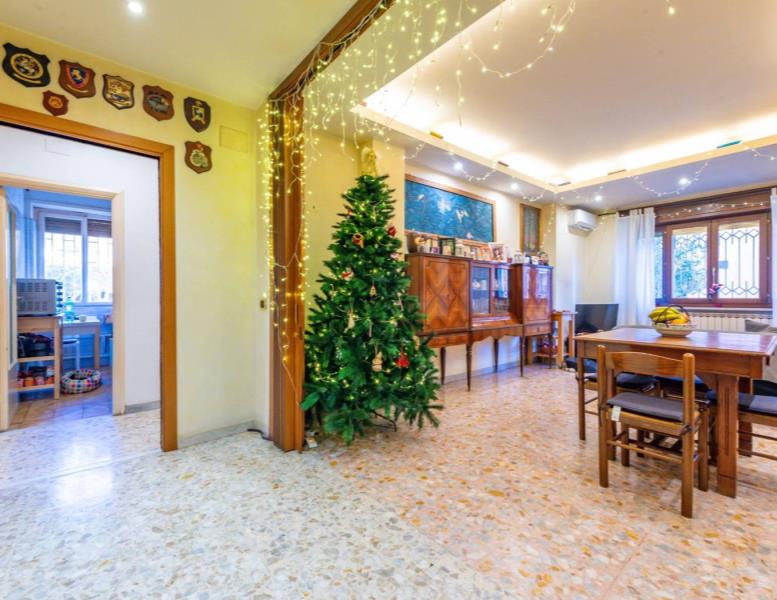 appartamento in vendita a Roma in zona Ardeatino