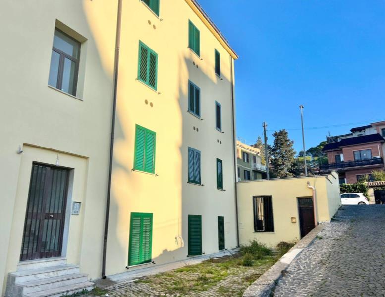 appartamento in vendita a Roma in zona Corviale