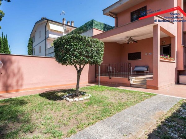 casa indipendente in vendita a Roma in zona Infernetto