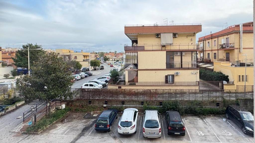 appartamento in vendita a Roma in zona Spinaceto