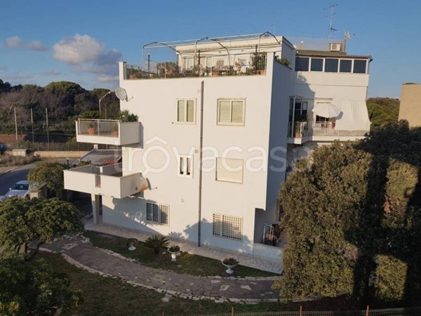 appartamento in vendita a Roma in zona Lido di Castel Fusano