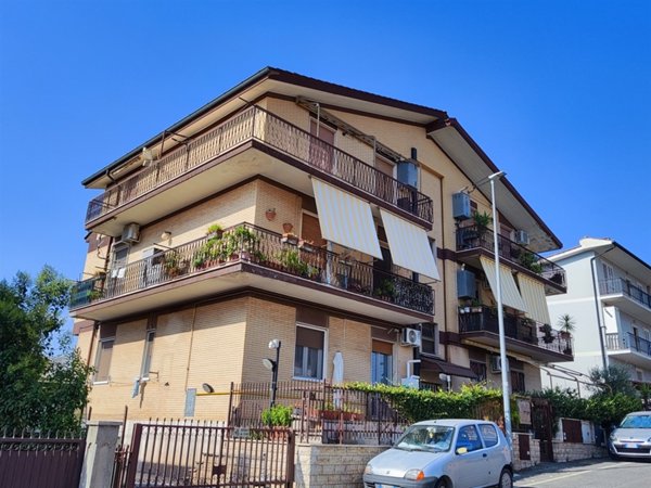 appartamento in vendita a Roma in zona Lunghezza