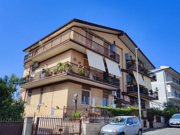 appartamento in vendita a Roma in zona Lunghezza
