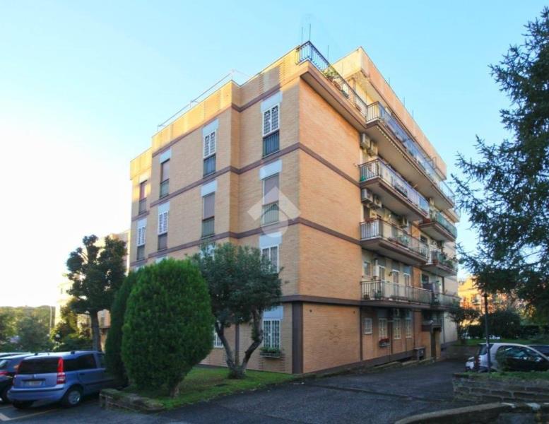 appartamento in vendita a Roma in zona Tuscolano
