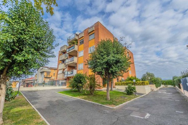 appartamento in vendita a Roma in zona Lunghezza