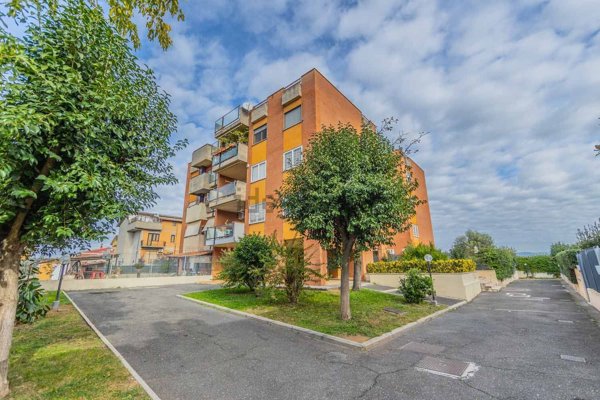 appartamento in vendita a Roma in zona Lunghezza